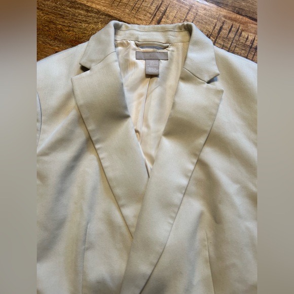 H&M cream blazer; large; great condition. - Picture 2 of 3